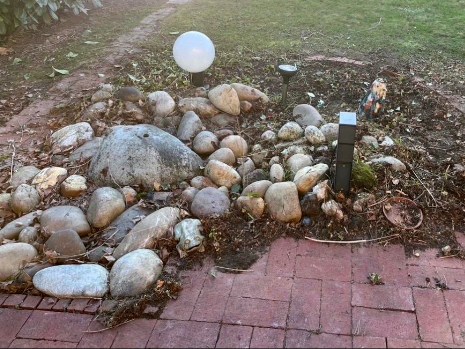Steinbeet freigelegt – Gartenpflege in Böckingen – Nachher